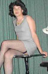 Nathalie en robe grise